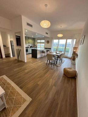 Peaceful Golf View Apartment